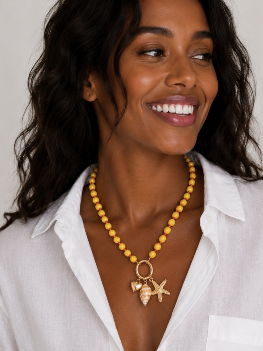 New! Coastal Yellow Beaded Gold Shell Starfish Charm Necklace NWOT (1015)